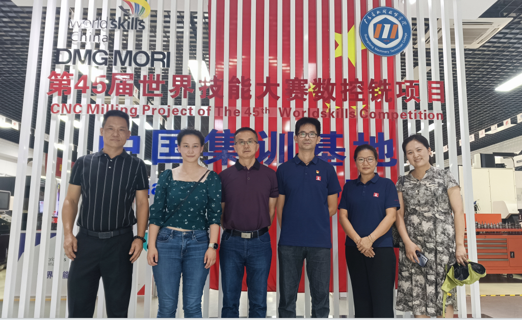 电子商务“校企双制”就业创业示范基地