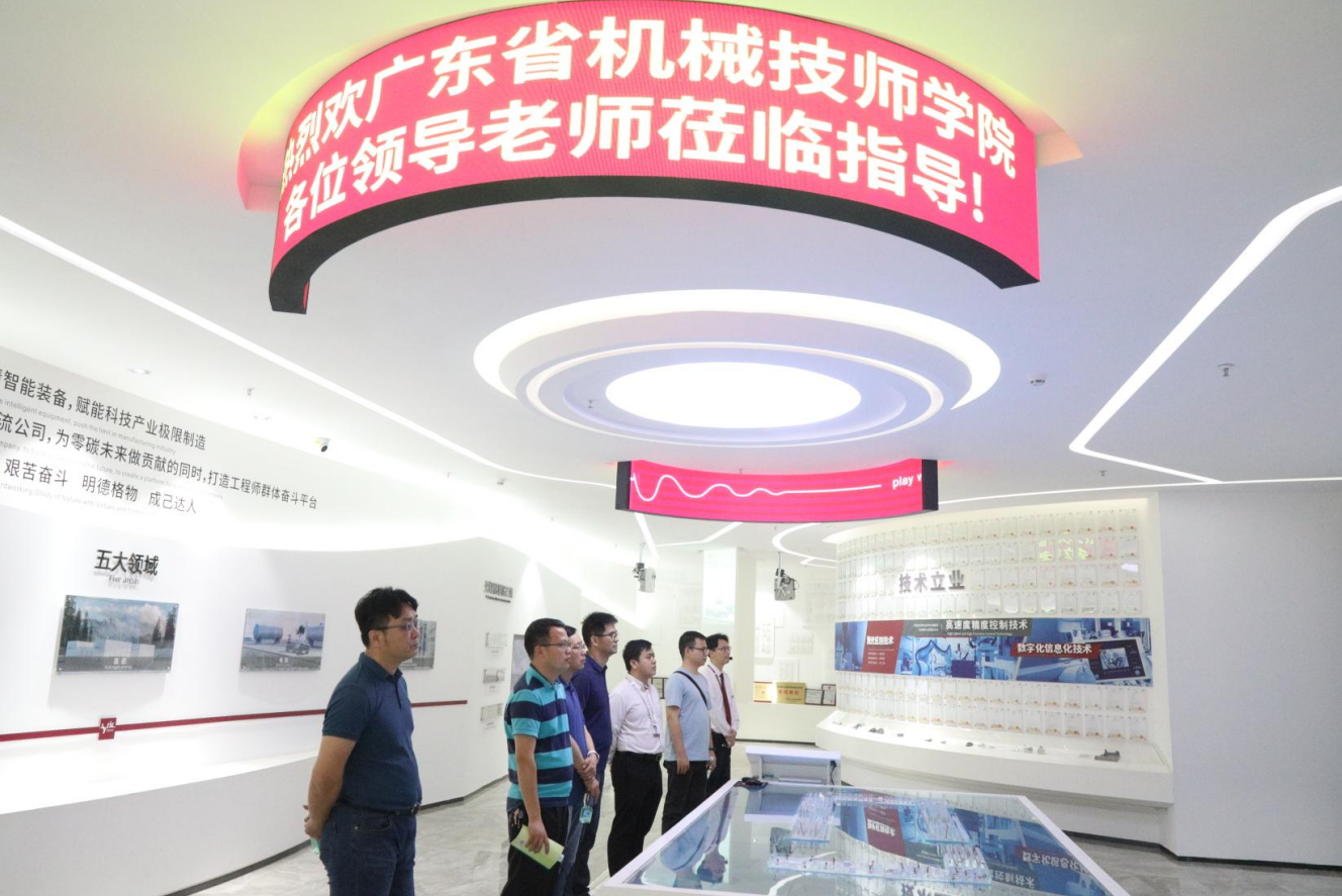 电子商务“校企双制”就业创业示范基地